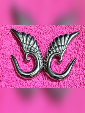 Silver Winged Swirl Gauges
